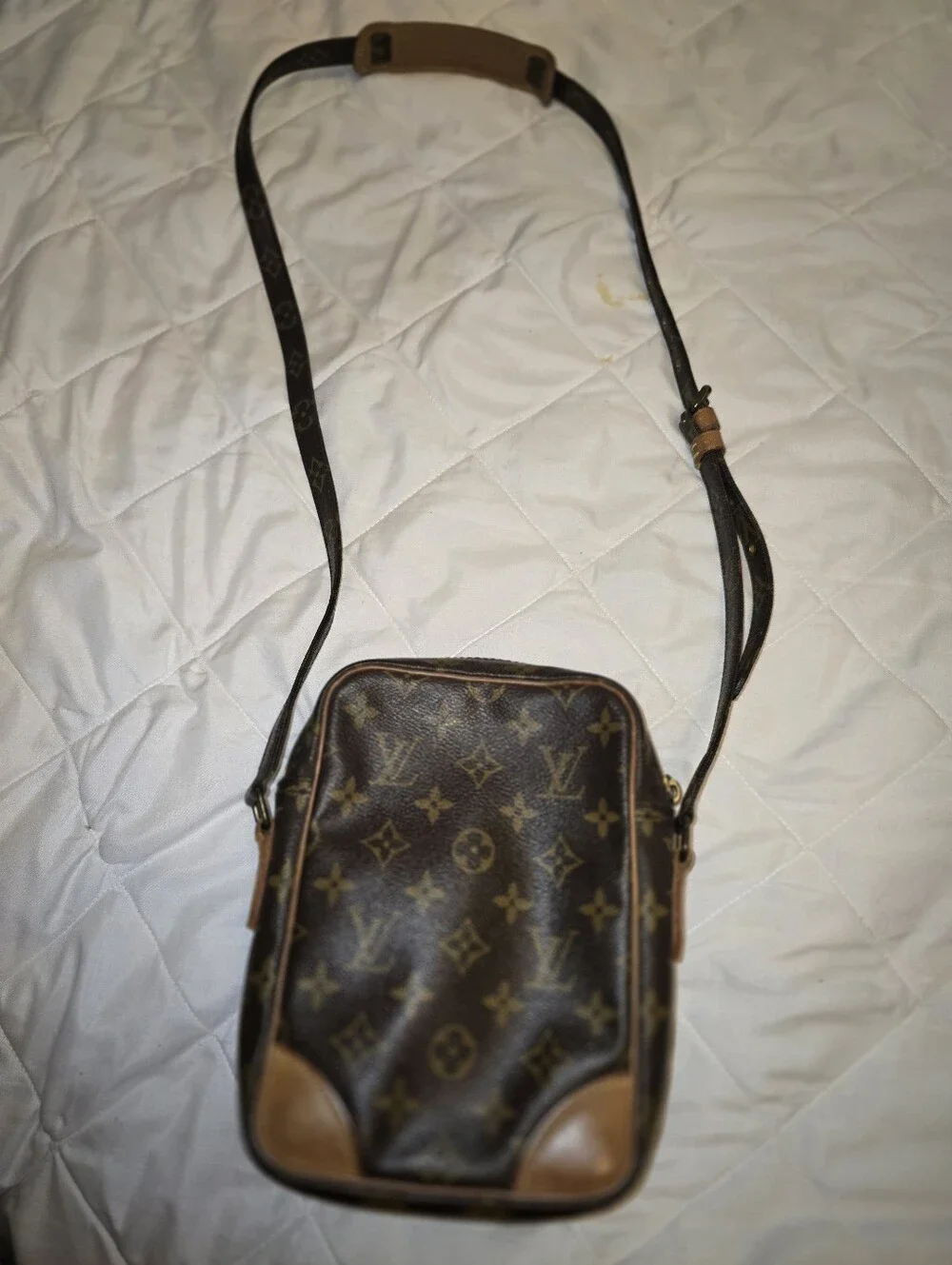 Louis Vuitton compact louis
